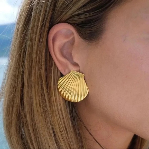 Seashell Stainless Steel Waterproof Earrings - Picture 8 of 11